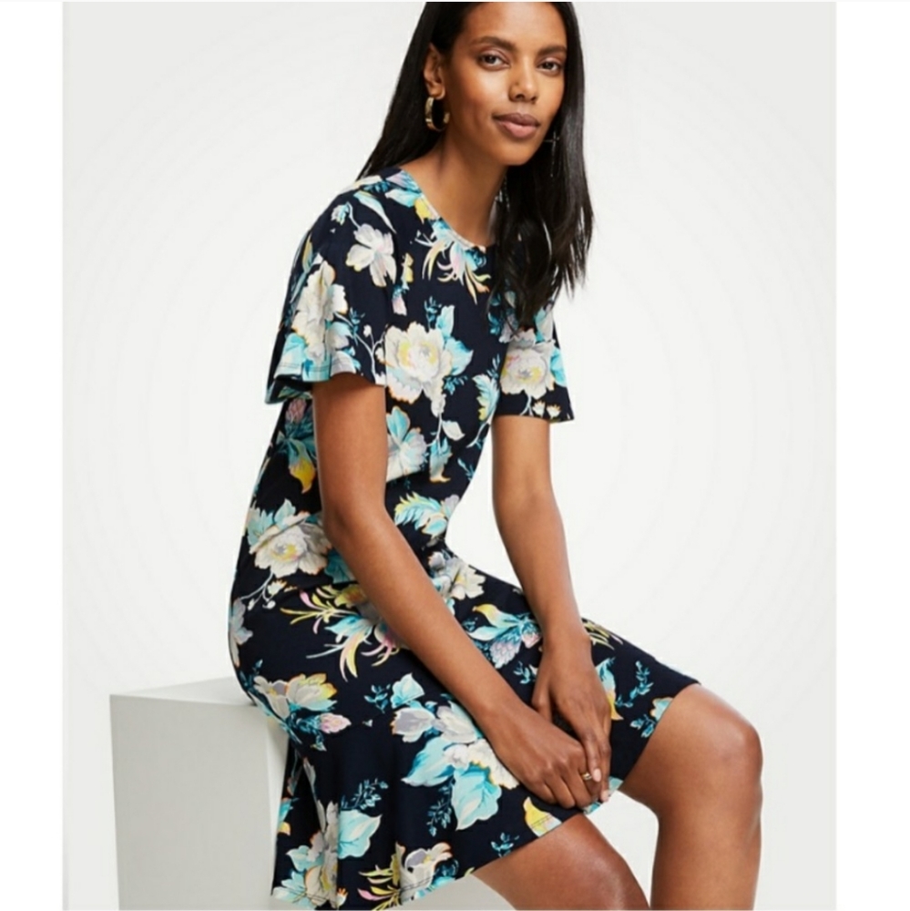 Ann Taylor navy blue shift dress ruffle bottom xs